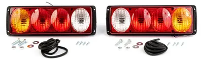 Obrázok produktu pre Sada zadných svetiel 314 mm x 100 mm x 65 mm pre autobusy, nákladné vozidlá, ťahače s návesom, prívesy a karavany, 12 V – 24 V, s 5 funkciami a žiarovkami