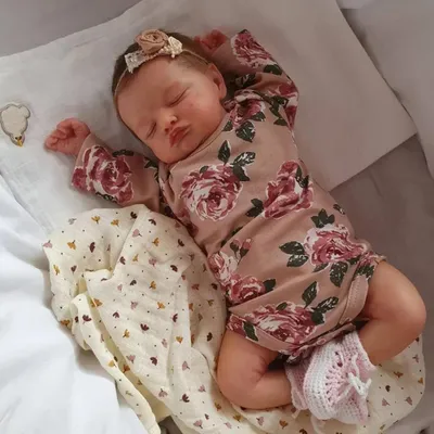 Immagine prodotto di Bambola Reborn grande 49 cm, realizzata e dipinta a mano in vinile siliconico con pelle realistica 3D e vene visibili.