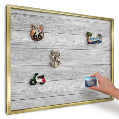 Produktbild von Magnettafel 70x50 cm mit goldenem Rahmen - Magnetische Metalltafel, Magnetpinnwand zur Wandmontage für Wohnzimmer, Küche, Flur, Kinderzimmer und Büro - Holzstruktur