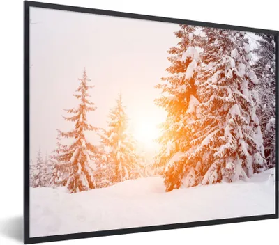 Produktbild von MuchoWow® Gerahmtes Poster Sonne - Bäume - Schnee 40x30 cm - Poster mit Schwarzem Bilderrahmen Wandposter Rahmen Foto Bilder - Kunstposter - Wanddekorationen