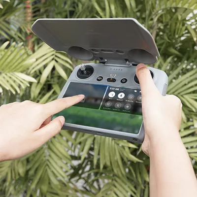 Produktbild von Sonnenschutzhaube und Schutzhülle für die Fernbedienung von DJI Mini 4 Pro, Air 3 und RC 2