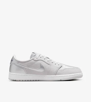 Produktbild von Nike Air Jordan 1 Low OG "Silver Metallic" Silber/Grau, Größe: 41