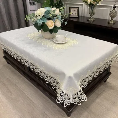 Image de Nappe brodée pour salles à manger et événements