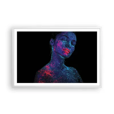 Produktbild von Gerahmtes Poster - Weißer Rahmen - Frau Ultraviolett Glitzer - 91,5x61 cm - Wand Bild - Wanddeko - Wandbilder - Kunstposter - Wandposter - Bilderrahmen - Bilder - Kunstdruck - P2WAA91x61-4527