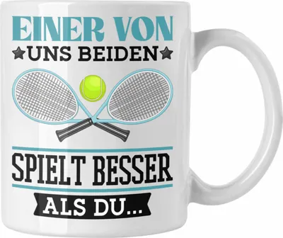 Produktbild von Trendation - Tennis Spuch Tasse Geschenk Tennisspieler Einer Von Uns Beiden Spielt Besser Als Du Witziger Spruch (Weiß)
