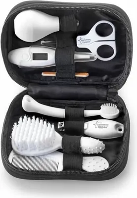 Produktbild von Tommee Tippee Babypflegeset mit 9 Gesundheits Pflegezubehör und Tragetasche