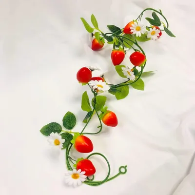 Productafbeelding van Kunstplanten aardbeiengordijn, set van 4, met bloemen en bladeren, 2 meter lang
