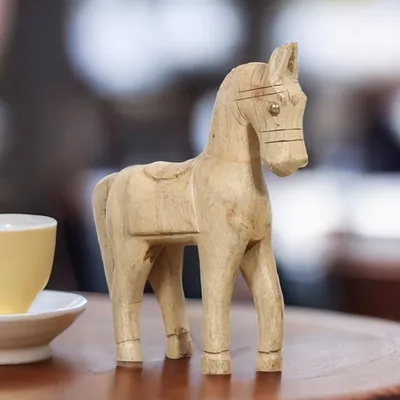 Zdjęcie produktu dla Drewniana figurka zwierzęcia jako dekoracja stołu Hevonen nature