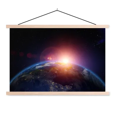 Produktbild von MuchoWow® Textilposter Satellitenbild eines Sonnenaufgangs 60x40 cm mit holzfarbenen Rahmen - Bilder