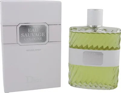 Eau Sauvage Cologne von Dior: grünlich-gelber Duft im strukturierten Glasflakon neben weißer Box mit silbernem Etikett.