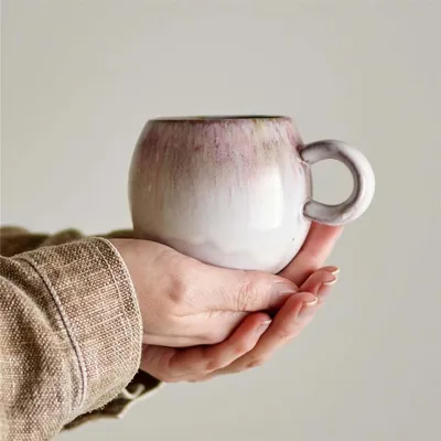 Obrázek produktu pro Baculatý hrnek s růžovou glazurou
