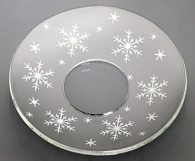 Produktbild von Glas-Kerzenmanschette - Tropfenfänger aus unserer Traditional-Linie für Kerzen bis Ø 25 mm. Der Außendurchmesser der Kerzenmanschette beträgt Ø 70 mm. Hergestellt in Handarbeit aus klarem Glas. Schützt vor herablaufendem Wachs auf Ihrem gedeckten Tisch.