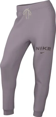 Imagen del producto de Pantalón Nike Phoenix Fleece de corte medio, con logo estándar, para hombre, color violeta claro, talla L