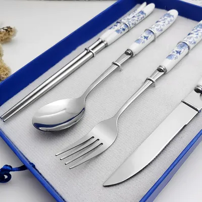 Produktbild von Klassisches chinesisches Porzellan - 4-teilig keramisches Geschirr blau und weiß