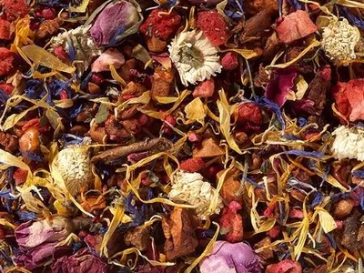 Produktbild von 1 kg Früchteteemischung Blumengarten, Erdbeer-Note aromatisiert