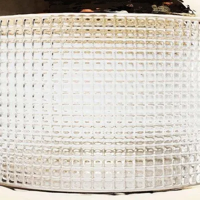 Produktbild von Unyqoos® Runde Glasvase mit goldenen Akzenten – elegante Blumenvase für kleine bis mittlere Blumenarrangements, 19 x 19,5 x 19,5 cm