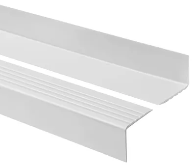 Obrázek produktu pro QUEST Schodová lišta PVC 52x40mm, 1,5m, protiskluzová schodová hrana, schodový profil, ochrana schodů, RGP, světle šedá