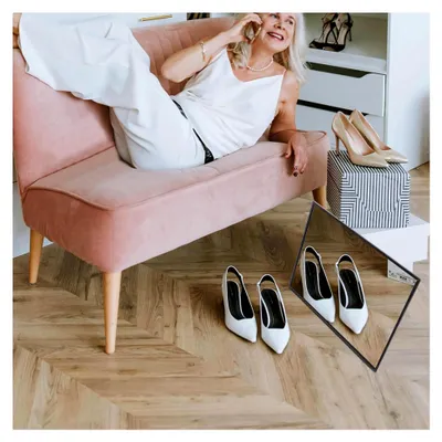 Produktbild von Kleiner Standspiegel für das Anprobieren von Schuhen und Kleidung
