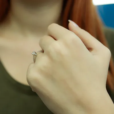 Immagine prodotto di anello con diamante solitario da 0,35 carati in oro bianco 14 carati
