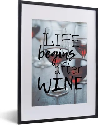 Produktbild von MuchoWow® MuchoWow® Gerahmtes Poster Weinzitat "Das Leben beginnt nach dem Wein" mit Weingläsern 30x40 cm - Poster mit zchwarzem Bilderrahmen - Wandposter Schlafzimmer