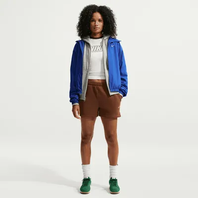 Produktbild von Nike W NK STDO FLC MW MR STD 4 SHRT CACAO WOW/SAIL CACAO WOW/SAIL XS