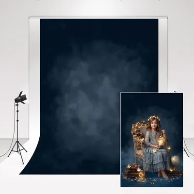 Produktbild von Hintergrund: Farbverlauf von Dunkelblau. Abstraktes Design. Hintergrundpapier, Größe 1,5 x 2,2 m. Fotohintergrund. Dekorative Hintergrundgestaltung. Material: Mikrofaser. Für den professionellen Einsatz. Fotohintergrund