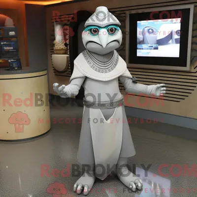 Image de Personnage mascotte REDBROKOLY d un Gyro Gris habillé d une Robe Fourreau et de Bracelets