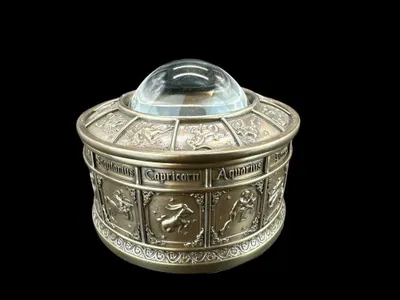 Produktbild von Auge-des-Tierkreises-Schatulle – Schatulle in Bronzeoptik, handbemalt, 9.5 cm × 9.5 cm × 7 cm, Modell WU77874A1