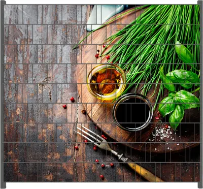 Produktbild von Wallario Zaunsichtschutz mit Motiv Kräuter, Öle und Gewürze auf einem Holzbrett für Ein- und Doppelstabmatten Zäune in der Größe 200 x 180 cm
