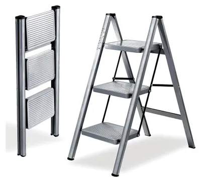 Produktbild von 3-Stufen Leiter, Klappbare Trittleiter, Leichte Klappleiter mit Breitem Anti-Rutsch Pedal, Belastbar bis 150 kg, Tragbare Stehleiter für den Haushalt, Silbergrau