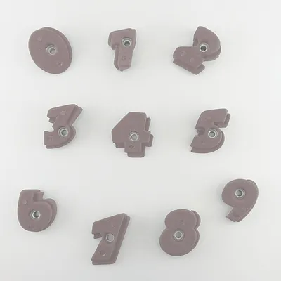 Klettergriffe Numbers von Entre Prises in verschiedenen Zahlenformen; braun; für Kinderkletterwände.