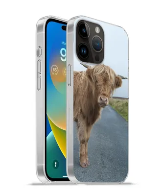 Produktbild von MuchoWow® Handyhülle Schutzhülle Hülle für Apple iPhone 14 Pro - Softcase Scottish Highlander - Straße - Gras Silikon Softcase Handy Hülle - Umschlag
