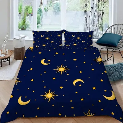 Zdjęcie produktu dla Komplet pościeli 200x200 cm, wzór 3D: słońce, księżyc, gwiazdy, 100% mikrofibra, kolor: niebieski i złoty, zawiera 2 poszewki na poduszki 80x80 cm