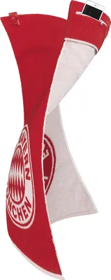 Produktbild von Stryve | Towell + | Sporthandtuch mit Tasche | Magnetclip | Offizielle FC Bayern Edition | bekannt aus Die Höhle der Löwen | ideal für Fitness und Sport