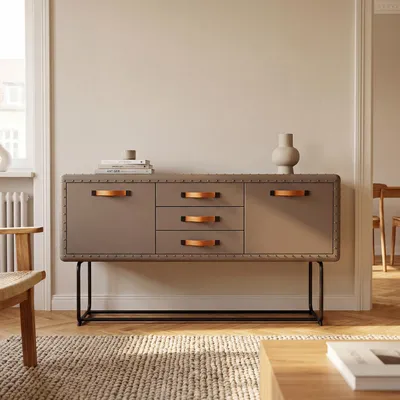 Immagine prodotto di Mobile contenitore da 160 cm, color marrone effetto pelle, con 3 cassetti e 2 ante, struttura in metallo, stile vintage, dimensioni 160x40x80 cm
