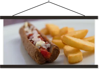 Produktbild von MuchoWow® Textilposter Leckeres Frikandel-Spezial mit Pommes frites 60x30 cm mit schwarzem Rahmen - Textilien