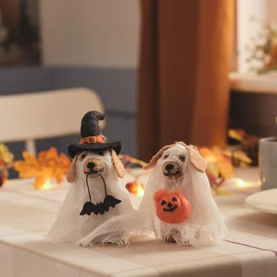 Productafbeelding van Set van 2 viltfiguren van Gordie & George, in de vorm van honden | Halloween decoratie | voor binnenshuis