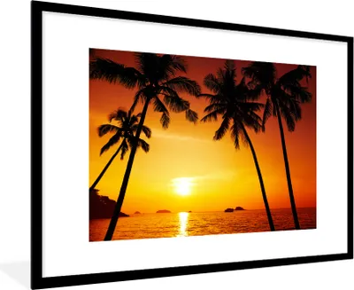 Produktbild von MuchoWow® Gerahmtes Poster Palme - Sonnenuntergang - Strand - Orange - Tropisch 90x60 cm - Poster mit Schwarzem Bilderrahmen Wandposter Rahmen Foto Bilder - Wanddekoration - Fotos