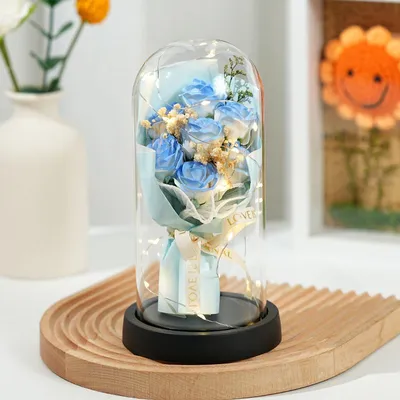 Produktbild von Minicee Ewige Rose in Glasglocke mit LED – 7 blaue Rosen – Romantische Geschenkidee für Valentinstag & Geburtstag