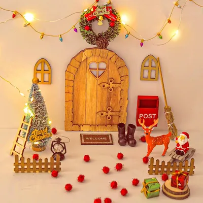 Productafbeelding van Kerstkabouterdeur accessoires kerstset - Set van 46 - Kerstkabouterdeur met lichtsnoer kerstdecoratie elfdeur