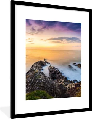 Produktbild von MuchoWow® Gerahmtes Poster Sonnenuntergang - Horizont - Wasser - Landschaft - Blau 60x80 cm - Poster mit Schwarzem Bilderrahmen Wandposter Rahmen Foto Bilder - Wohnzimmer - Dekorationen - Prämie