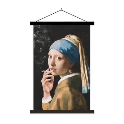 Produktbild von MuchoWow® Textilposter Mädchen mit Perlenohrring - Johannes Vermeer - Zigaretten 60x90 cm mit schwarzem Rahmen - Poster Wohnzimmer
