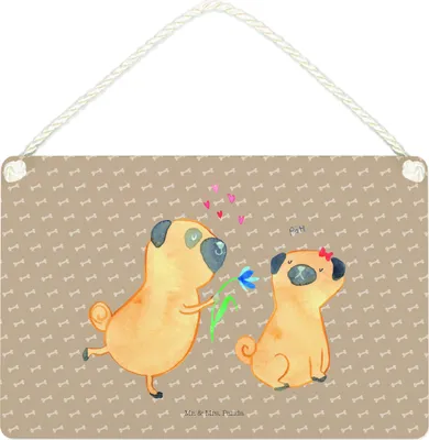 Produktbild von Mr. & Mrs. Panda Schild Mops Verliebt DIN A4 - Hundeglück - Geschenk, Hund, kleine aufmerksamkeit, wandtafel, Freund, Sprüche, Liebe, Knuffig, Türschild, Holzschild