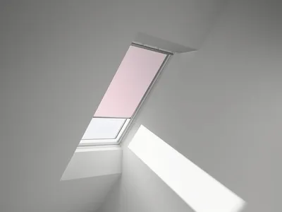 Produktbild von VELUX Verdunkelungsrollo Kids rose Sterne manuell Rahmen aluminium DKL F08 4659S