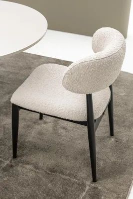 Produktbild von Elegantes Esszimmer Set aus Holz in Beige mit modernem Design