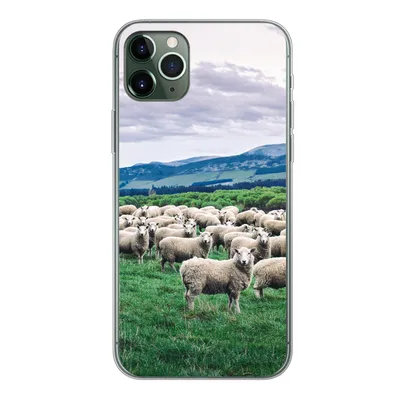 Produktbild von MuchoWow® Handyhülle Schutzhülle Hülle für iPhone 11 Pro Max Schafe - Natur - Gras Silikon Softcase Handy Hülle - Schutz