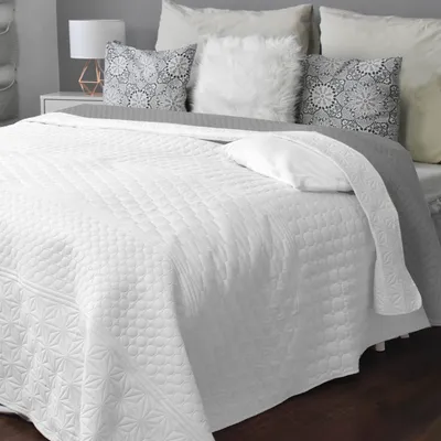 Produktbild von HOMELEVEL Tagesdecke Bett & Sofaüberwurf Bettüberwurf Sofa Tages Decken Betthusse XXL Decke Überwurf (200cm x 220cm, Weiß/Grau gemustert)