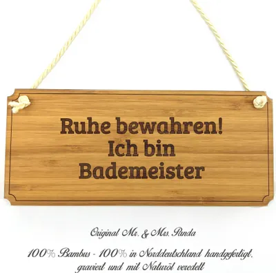Produktbild von Mr. & Mrs. Panda Türschild Holz Bademeister - Geschenk, Hinweisschild, Praxisschild, Holzschild, Shabby, Landhaus, Gratulation, Wegweiser, Abschied, Schild, Graviert
