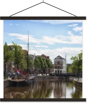 Produktbild von MuchoWow® Textilposter Groningen - Segelboot - Grachtenhaus 120x120 cm mit schwarzem Rahmen - Aufhängungsset