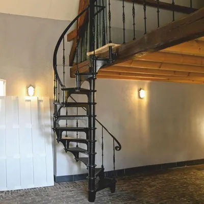 Produktbild von Casa Padrino Gusseisen Wendeltreppe mit Geländer rechte Seite Schwarz H. 300 cm - Rustikale Spiraltreppe